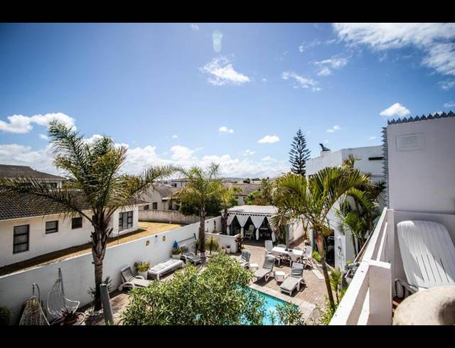 8 BEDROOM HOUSE FOR SALE IN COUNTRY CLUB